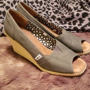 TOMS Espadrille Peep Toe Wedge Heels 9
